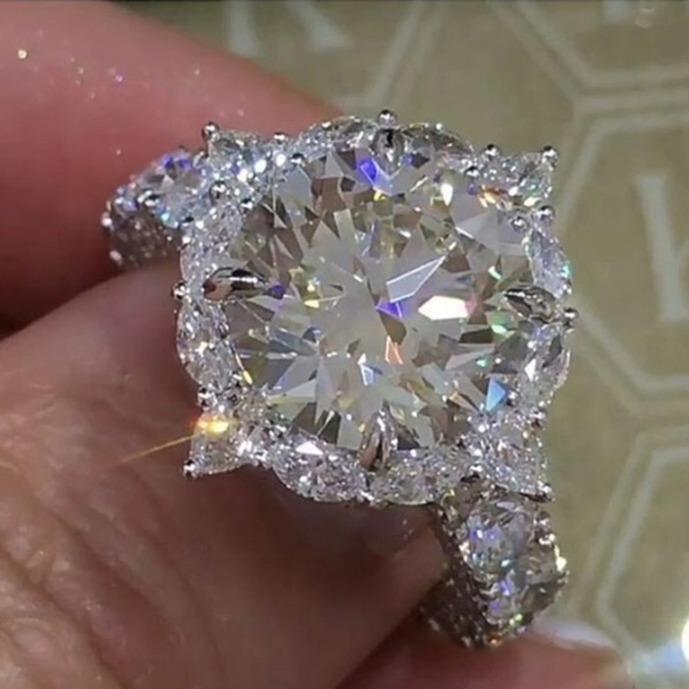 NEW!๐๐SPARKLING! CZ RING!๐๐7 ROUND! BRILLIANT! - Picture 1 of 8